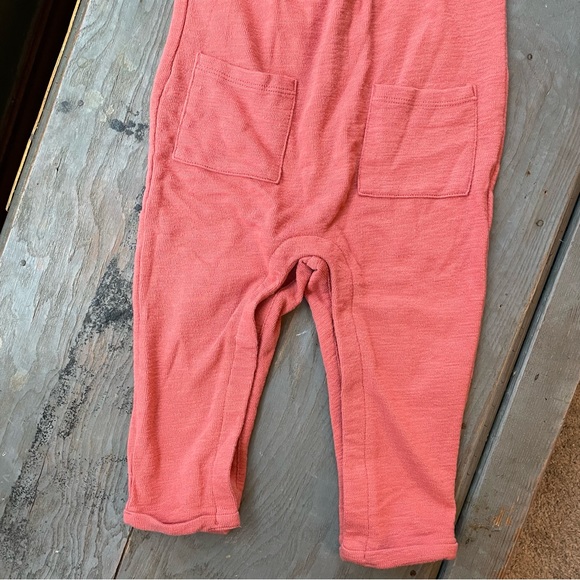 Old Navy super cute one piece jumpsuit | size 2T - Picture 2 of 5
